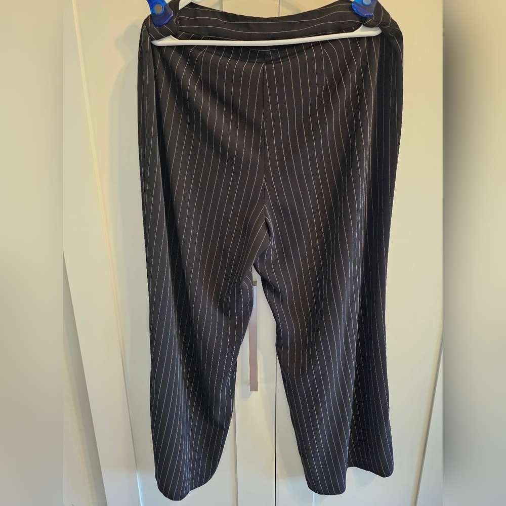Women's Black Pinstripe Pants 1x - Picture 5 of 8